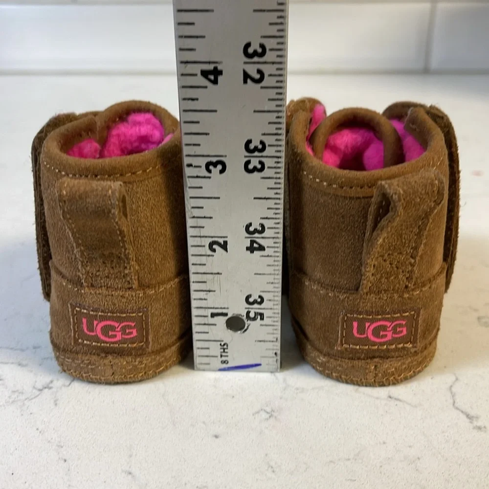 UGG Infant's Neumel Chopd Suede Classic Pink Size 5/6